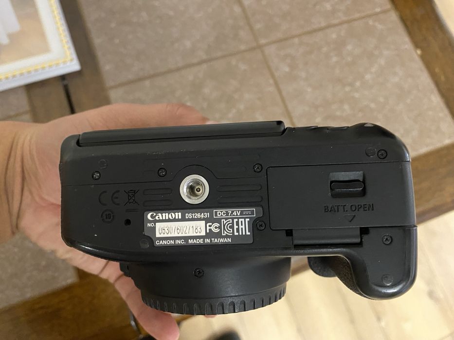 Продам canon 700d