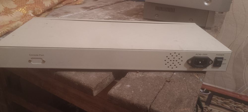 Ethernet Switch 16 Port 10/100 Mbps