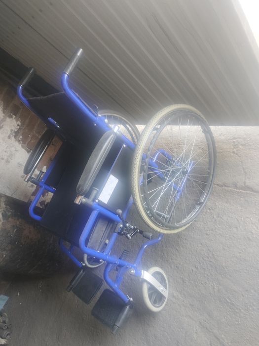 Продам коляску инвалидную и ходунок