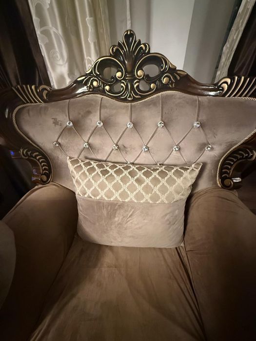 Продам  диван   и два кресла