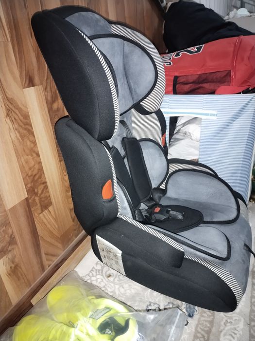 Автокресло почти новый