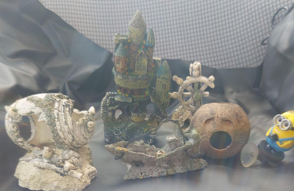 Diverse decorațiuni pentru  acvariu