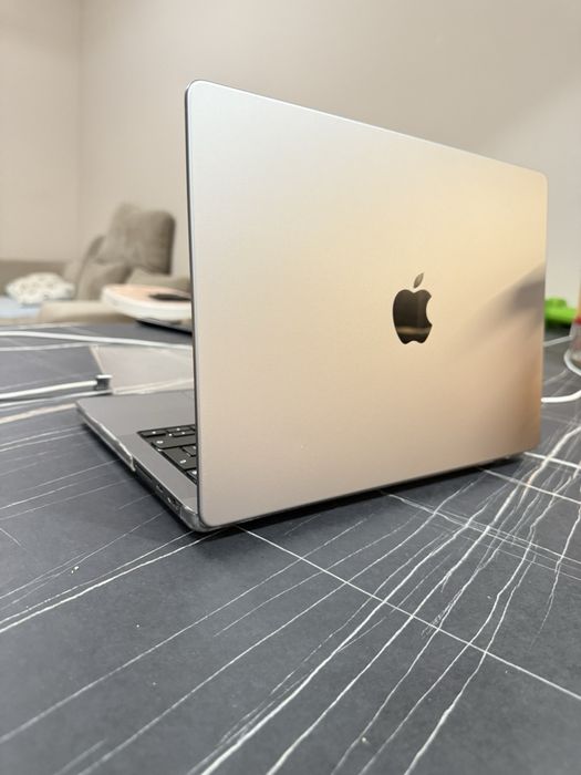 MacBook Pro M2 Pro 14’ Space Gray 16GB /512GB като НОВ