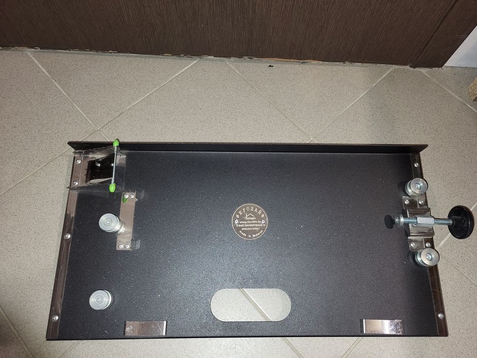 Станок для натягивания проволки в пчелиной рамке