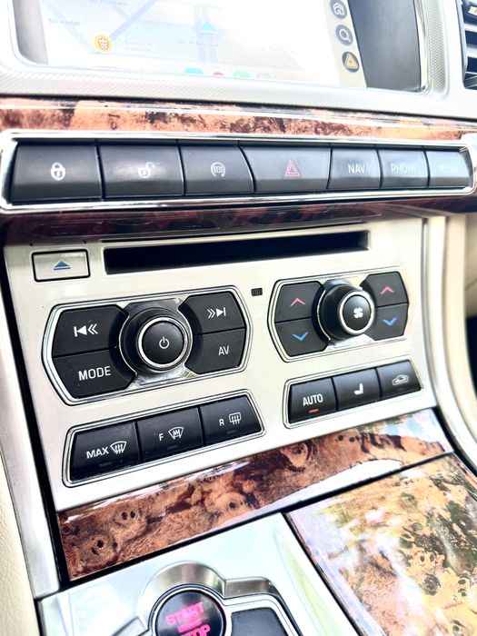 Jaguar XF impecabil