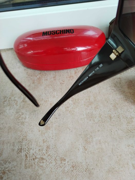 Оригинални слънчеви очила Moschino