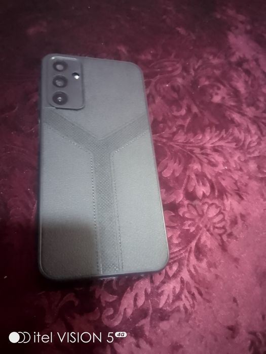 Samsung A15 Sotiladi pomyati 6.128gb ishlashi chotki