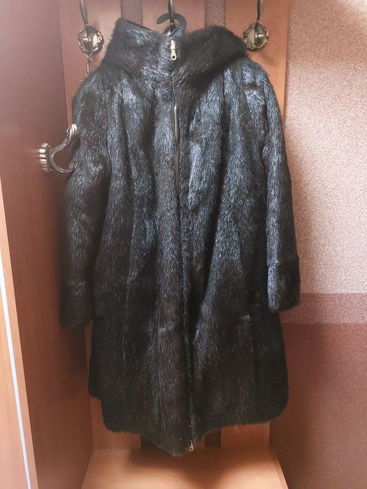 Продам.  Натуральную  шубу (нутрия)