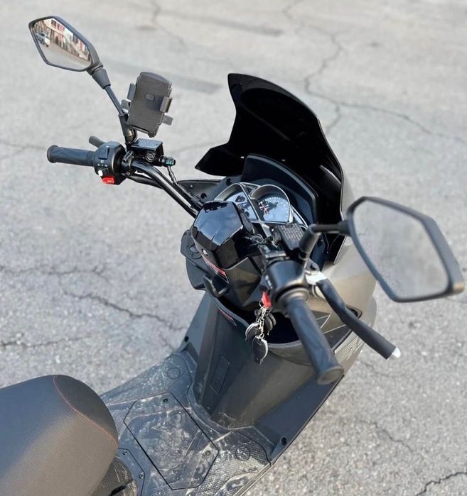 Продам новый скутер 17