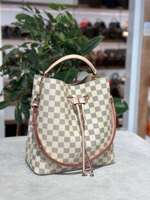 Geanta Louis Vuitton Noua !!! Dimensiuni 28/25 !!!