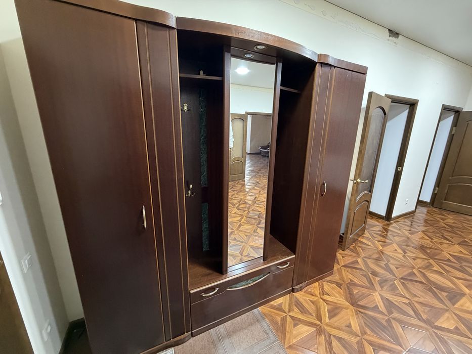 продаю прихожий шкаф