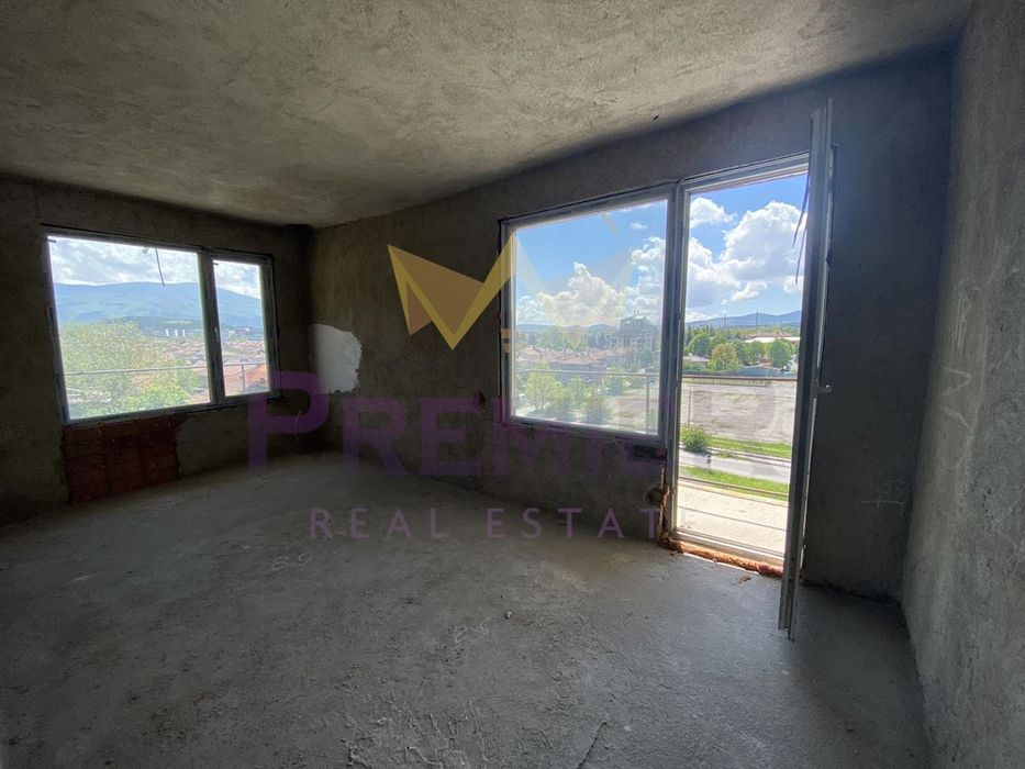 Продава се Тристаен апартамент в Перник, Изток - 122 кв.м за 1271 €/кв.м - Снимка #1