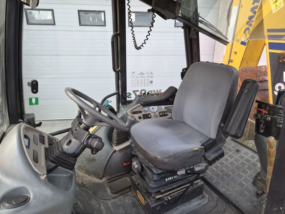 Buldoexcavator Komatsu