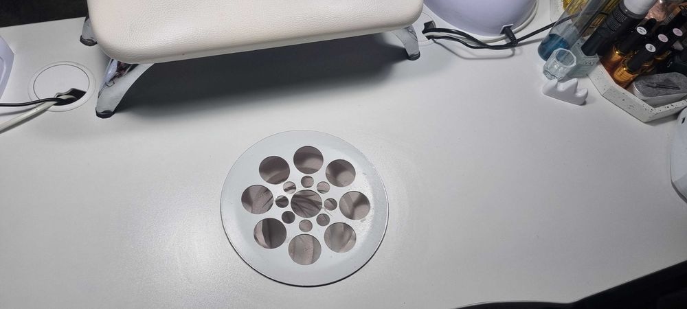 Masa manichiura, folosita 1 an