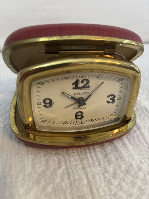 Стар неработещ часовник Deluxe