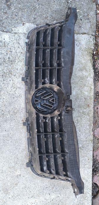 Grila cu emblema originala Passat B5.5