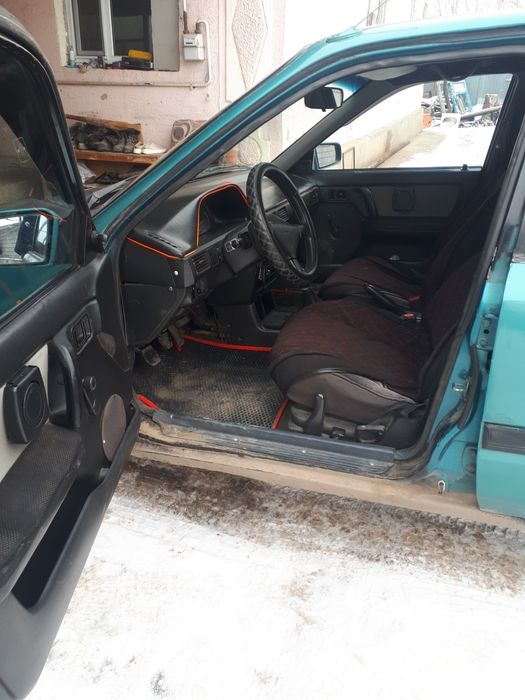 Мазда 323 седан 1992г