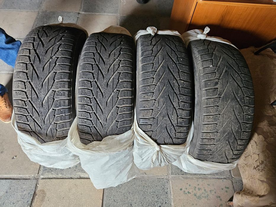 Продам резину  в хорошем состоянии.