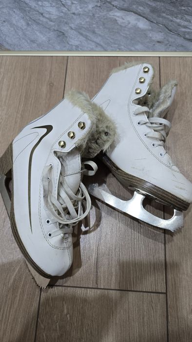 Здравствуйте продам коньки