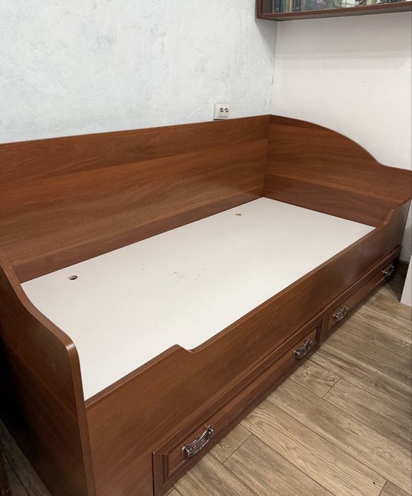 Продам односпальную кровать