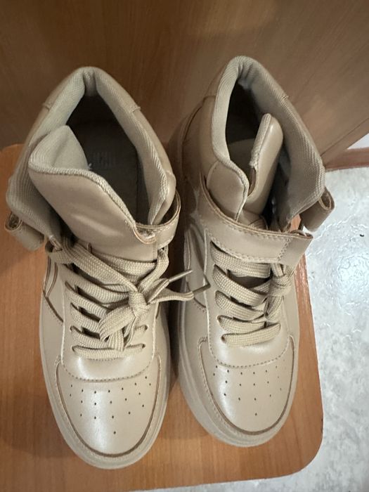 Продам кросовки осень-весна