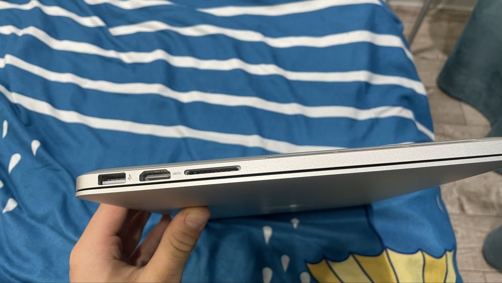 продам макбук на запчасти