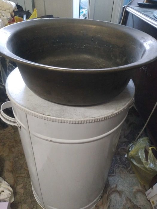 Кастрюли, бидоны, таз, бак