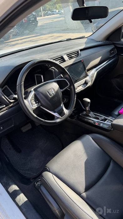 Honda crider oʻtta yumshoq va bagatiy moshina zudlik bilan sotiladi.