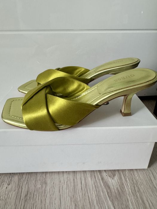 Сатенени чехли Guess