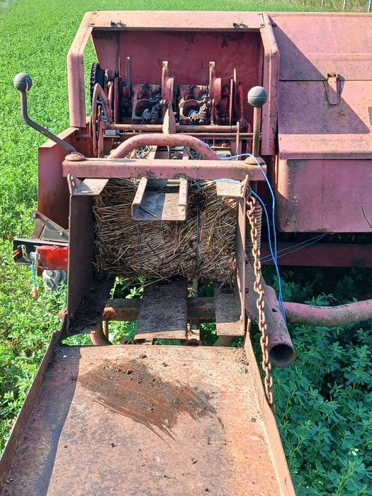 Vând   balotiera lerda