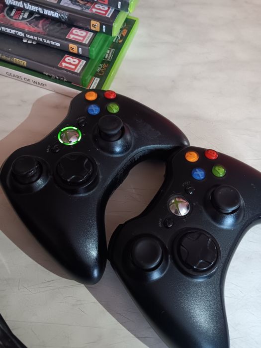Xbox cu 2 joystick 512 gb