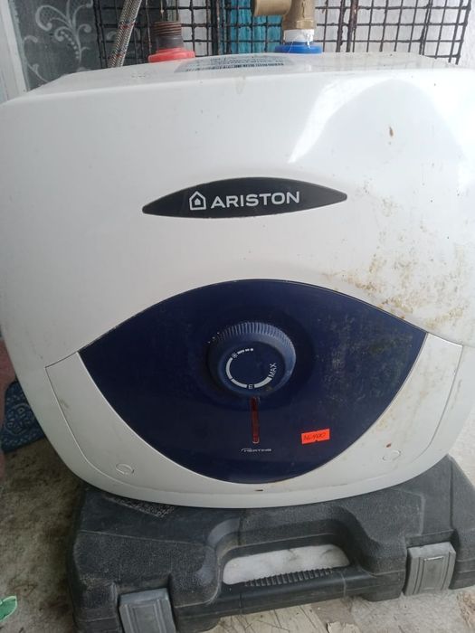 Продам Аристон (водонагреватель)