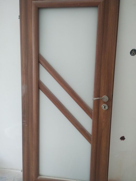 Врати, продавам крила, акация