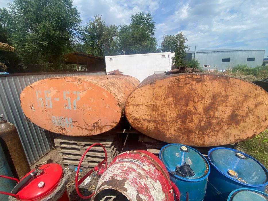 Вагончик и бочки