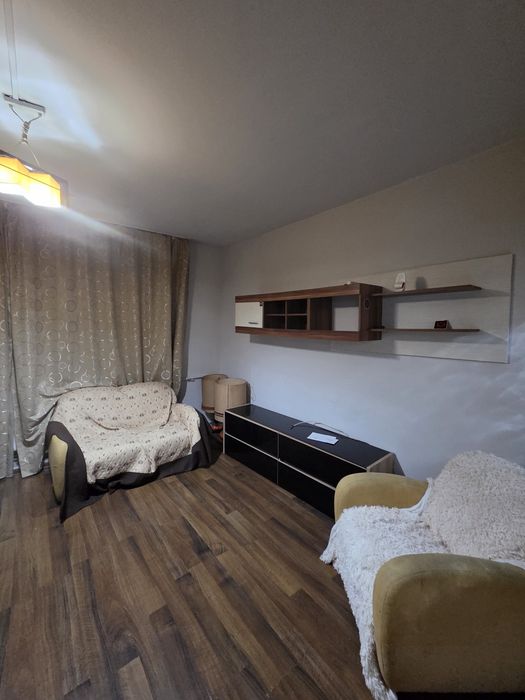 Proprietar închiriez apartament cu o cameră în zona Lipovei