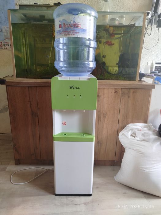 Кулер для холодной и горячей воды