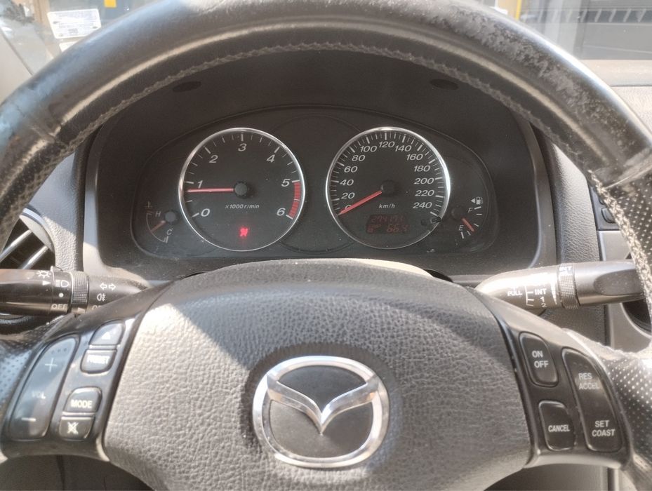 Mazda 6.