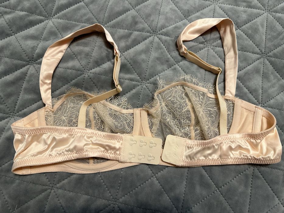 Сутиен GUESS цвят праскова