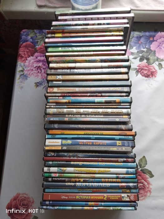 ДВД диски бу много.