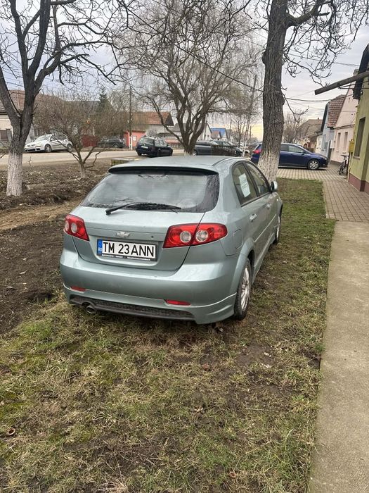 Vând chevrolet lacetti