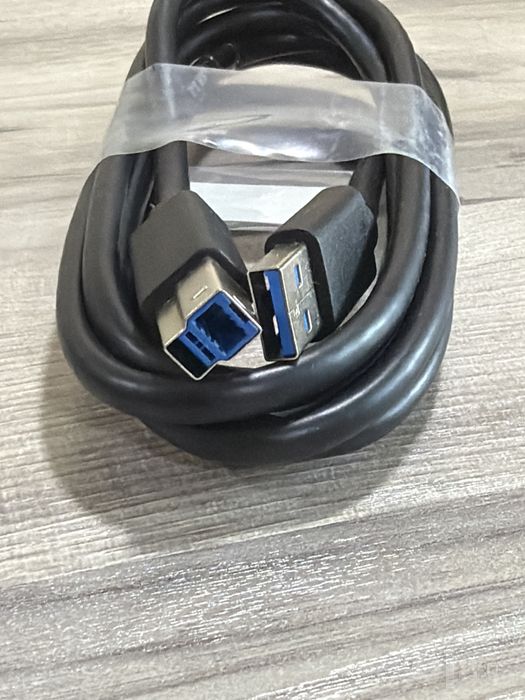 USB 3.0 Type-B, 1.85 sm. 5 Gbit/s