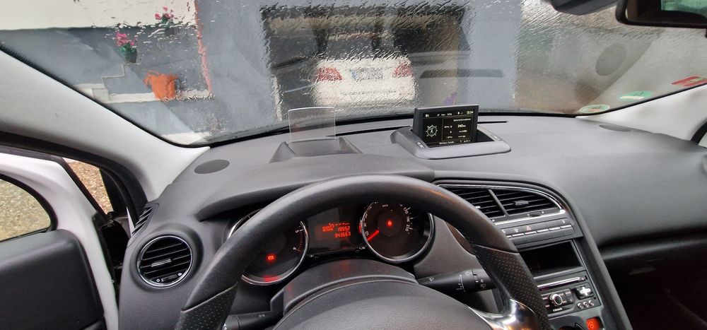 Peugeot 5008 ,an 2013,luna a12-a  motor 1,6 diesel,