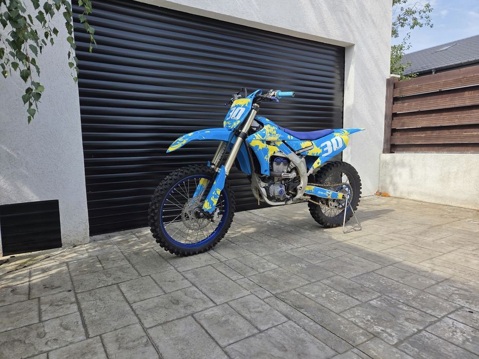 Yamaha YZ250F 2022 • sub 50 de ore • pornire electrică. Motocicletă întreținută, gata de utilizare.
