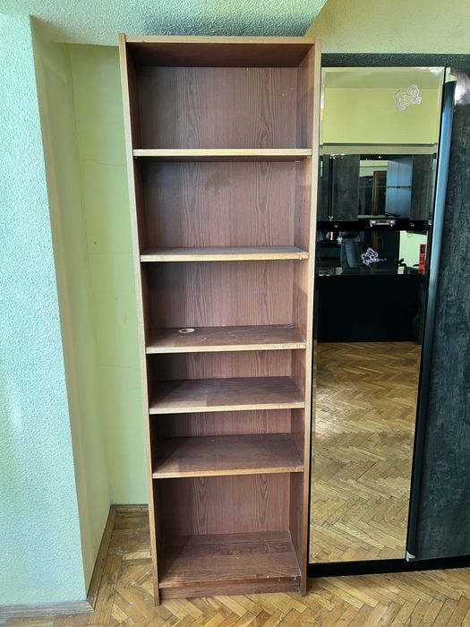 Vând etajerǎ din lemn