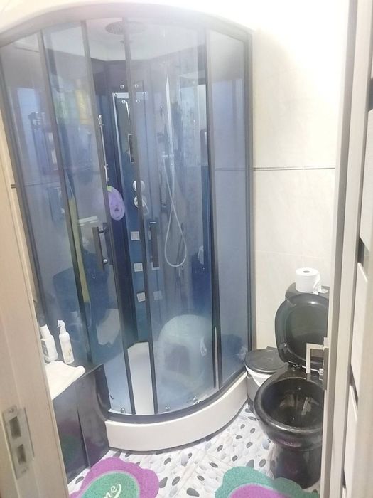 Срочно продаеться 2-комнатная квартира городе Чирчике раеоне Октьябрь