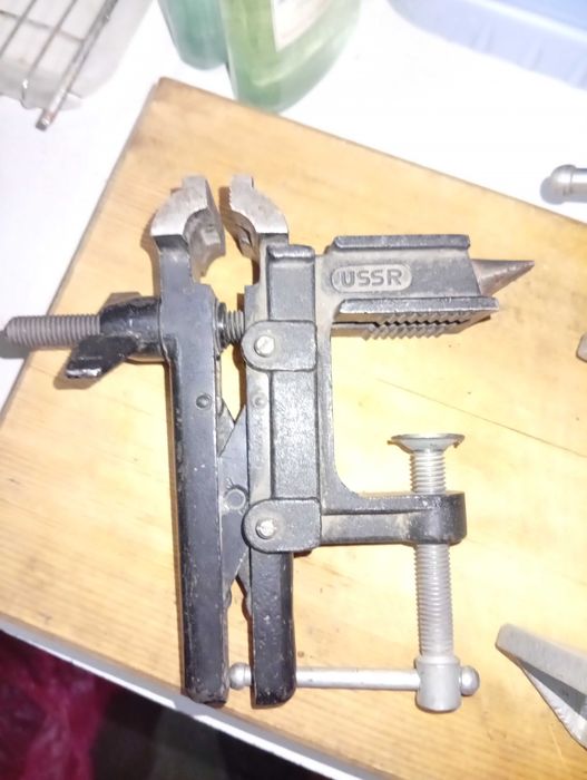 Продам тиски и струбцина