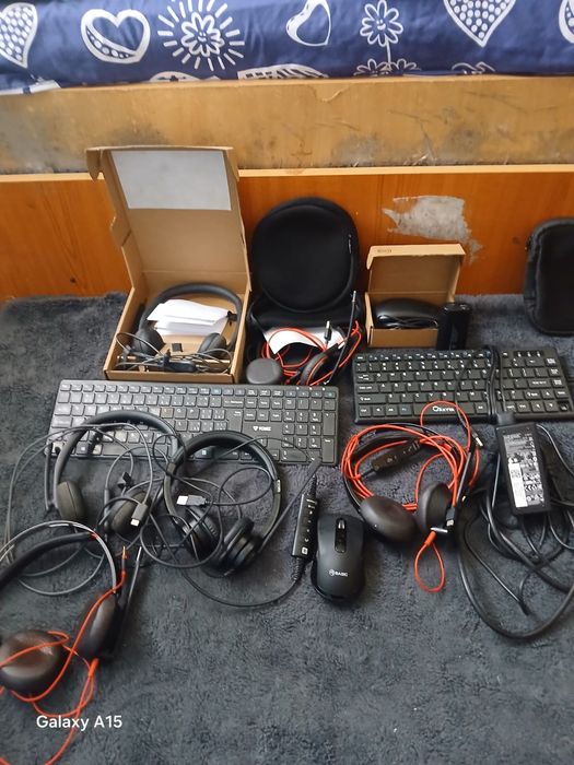 Vând căști tastatura incarcator