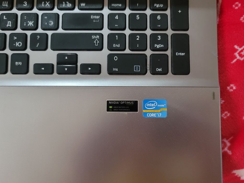Продаётся ноутбук Samsung series 5 core i7 8gb/ 500gb UBL звук 17,3