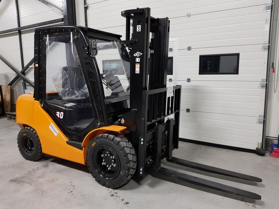 Motostivuitor/stivuitor Nou din gama Premium disponibil din stoc