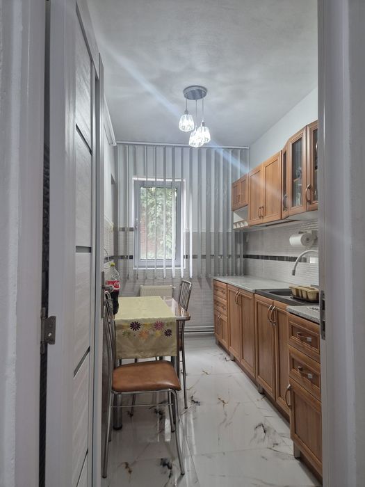 Închiriez apartament ultracentral.